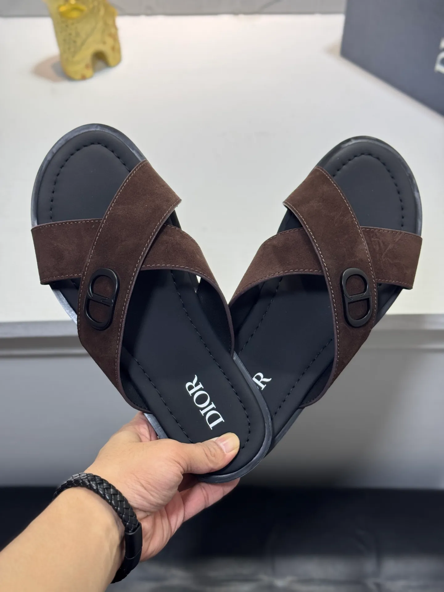 Men's men's shoes 💰320 [New style] 🦇🦇𝐂𝐡𝐫𝐢𝐬𝐭𝐢𝐚𝐧 𝐃𝐢𝐨𝐫 Dior slippers - the latest hot sandals, classic sandals, original replicas, super durable and versatile, cowhide leather with hardware accessories, very comfortable on the feet Look slim and white. Original molded outsole size: 38-44 (.45. Customized